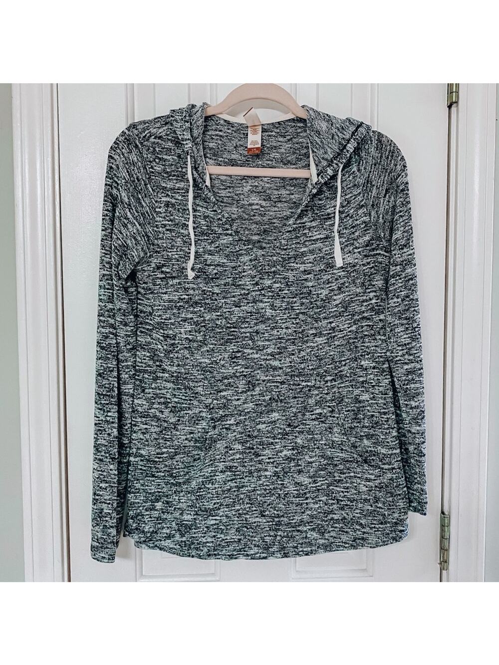NO BOUNDARIES • Black + White Hooded Pullover Top